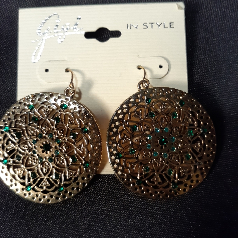 Golden Disc Earrings with Emerald Green Stones - Picture 3 of 3